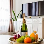 El Dorado Z Jacuzzi Apartment